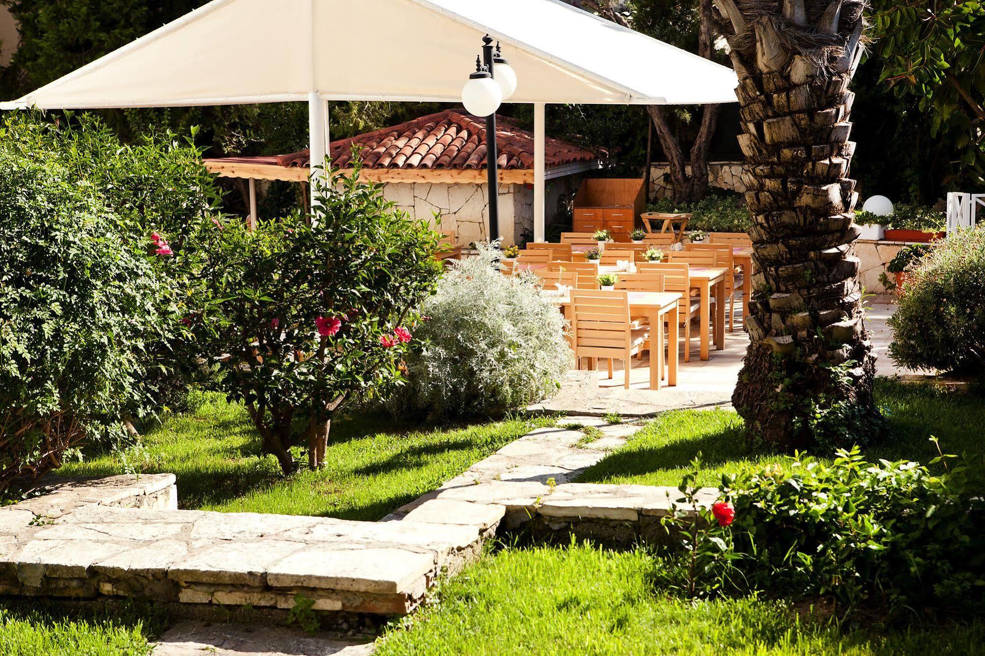 Villa Adora Beach Side Exterior photo